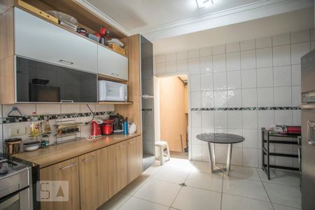 Casa para alugar com 190m², 4 quartos e 4 vagas Casa para alugar com 190m², 4 quartos e 4 vagasCozinha