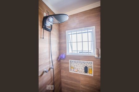 Casa para alugar com 190m², 4 quartos e 4 vagas Casa para alugar com 190m², 4 quartos e 4 vagasBanheiro Suíte 1 - Chuveiro