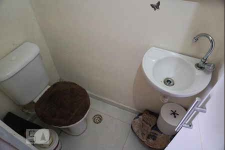 Casa de condomínio à venda com 65m², 2 quartos e 1 vaga Casa de condomínio à venda com 65m², 2 quartos e 1 vagaLavabo