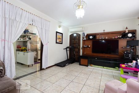 Sala de casa para alugar com 4 quartos, 400m² em Vila Nilo, São Paulo