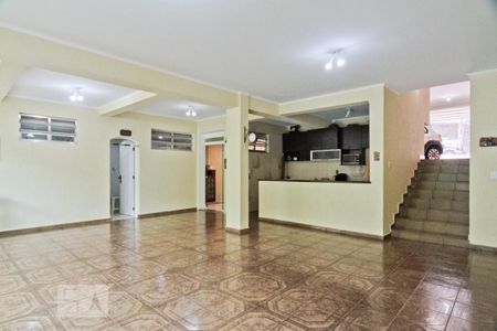 Casa à venda com 390m², 3 quartos e 4 vagas Casa à venda com 390m², 3 quartos e 4 vagasSalão