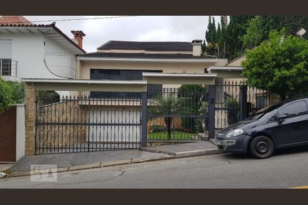 Casa à venda com 390m², 3 quartos e 4 vagas Casa à venda com 390m², 3 quartos e 4 vagasFachada