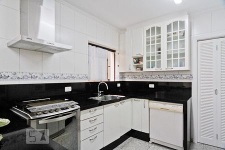 Casa à venda com 390m², 3 quartos e 4 vagas Casa à venda com 390m², 3 quartos e 4 vagasCozinha