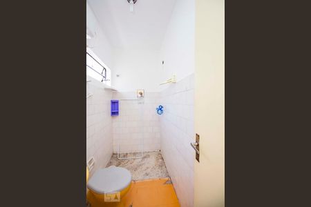 Banheiro de apartamento à venda com 1 quarto, 40m² em Sarandi, Porto Alegre