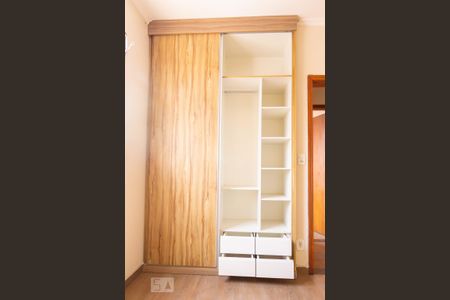 Apartamento para alugar com 66m², 3 quartos e 1 vagaDetalhe dos armários da suite