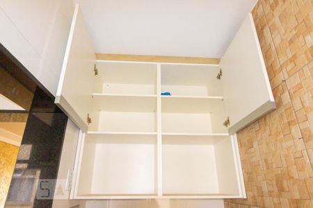 Apartamento para alugar com 66m², 3 quartos e 1 vagaDetalhe do armário da área de serviço