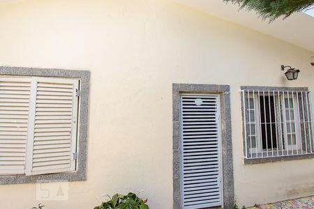 Casa à venda com 240m², 2 quartos e 1 vagaFachada