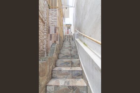 Casa à venda com 80m², 2 quartos e 1 vagaEscada