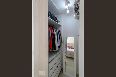 Apartamento à venda com 65m², 2 quartos e 1 vaga Apartamento à venda com 65m², 2 quartos e 1 vagaCloset do quarto