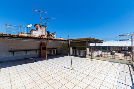 Casa à venda com 185m², 4 quartos e 2 vagas Casa à venda com 185m², 4 quartos e 2 vagasTerraço