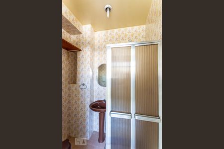 Casa à venda com 185m², 4 quartos e 2 vagas Casa à venda com 185m², 4 quartos e 2 vagasBanheiro de Serviço