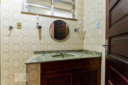 Casa à venda com 185m², 4 quartos e 2 vagas Casa à venda com 185m², 4 quartos e 2 vagasBanheiro