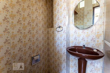 Casa à venda com 185m², 4 quartos e 2 vagas Casa à venda com 185m², 4 quartos e 2 vagasBanheiro de Serviço