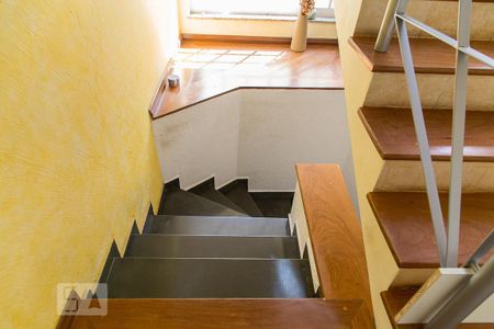 Casa à venda com 300m², 3 quartos e 7 vagasEscada