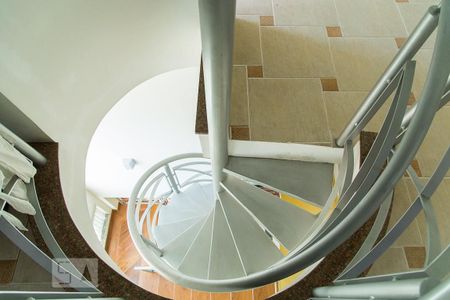 Casa à venda com 300m², 3 quartos e 7 vagasEscada