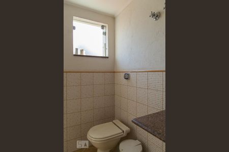 Casa à venda com 300m², 3 quartos e 7 vagasBanheiro do sótão