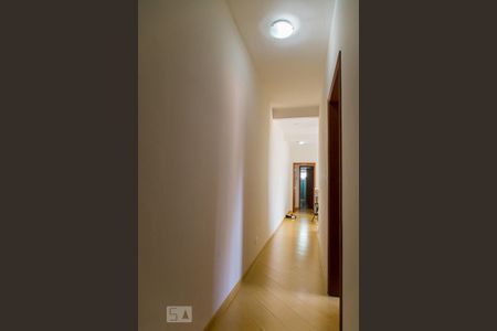 Casa à venda com 300m², 3 quartos e 7 vagasCorredor