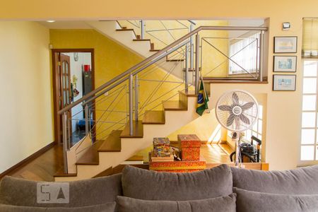 Casa à venda com 300m², 3 quartos e 7 vagasEscada