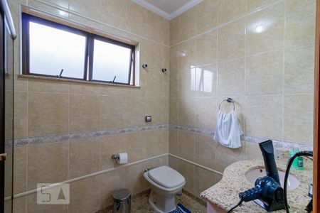 Casa à venda com 400m², 3 quartos e 6 vagasBanheiro 
