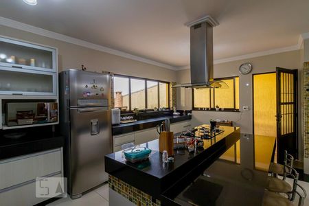 Casa à venda com 400m², 3 quartos e 6 vagasCozinha 