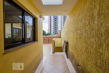 Casa à venda com 400m², 3 quartos e 6 vagasCorredor 