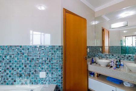 Casa à venda com 400m², 3 quartos e 6 vagasBanheiro da Suíte 