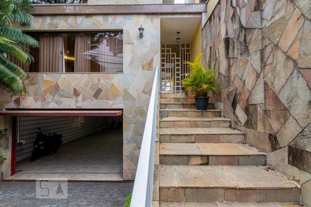 Casa à venda com 400m², 3 quartos e 6 vagasEntrada 