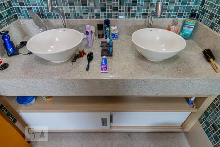 Casa à venda com 400m², 3 quartos e 6 vagasBanheiro da Suíte 