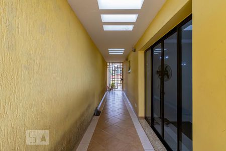 Casa à venda com 400m², 3 quartos e 6 vagasCorredor 