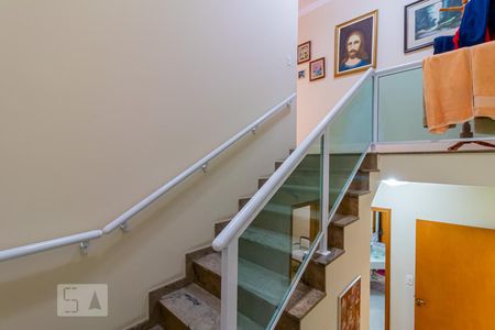 Casa à venda com 400m², 3 quartos e 6 vagasEscada para os Quartos 