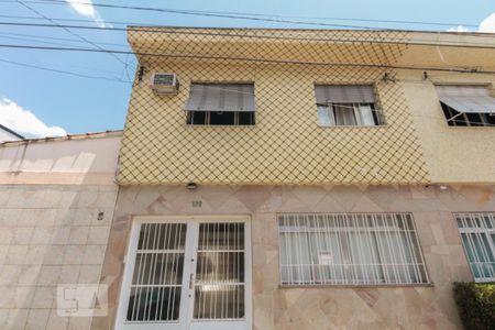 Fachada de casa para alugar com 3 quartos, 130m² em Vila Canero, São Paulo