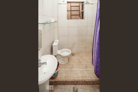 Banheiro de kitnet/studio para alugar com 1 quarto, 35m² em Pilares, Rio de Janeiro