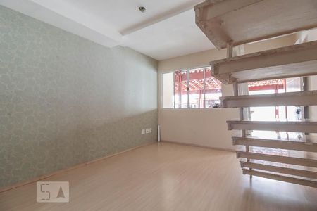 Sala de casa de condomínio para alugar com 2 quartos, 114m² em Vila Carmosina, São Paulo