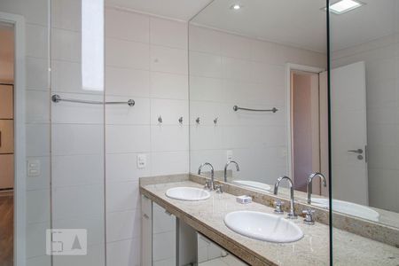 Apartamento à venda com 178m², 3 quartos e 3 vagas Apartamento à venda com 178m², 3 quartos e 3 vagasBanheiro Suíte 1