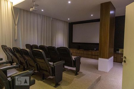 Apartamento à venda com 178m², 3 quartos e 3 vagas Apartamento à venda com 178m², 3 quartos e 3 vagasCinema