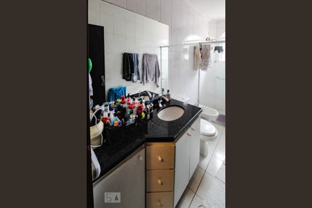 Casa à venda com 225m², 3 quartos e 2 vagasBanheiro