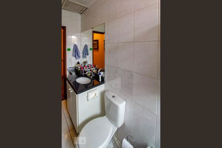 Casa à venda com 225m², 3 quartos e 2 vagasBanheiro