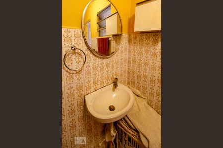 Casa à venda com 225m², 3 quartos e 2 vagasBanheiro de Serviço