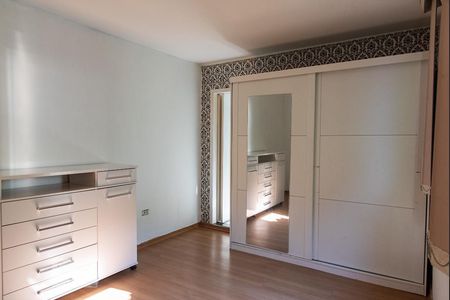 Casa à venda com 126m², 4 quartos e 2 vagasSuíte 2