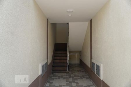 Apartamento para alugar com 45m², 2 quartos e sem vaga Apartamento para alugar com 45m², 2 quartos e sem vagaEscadas