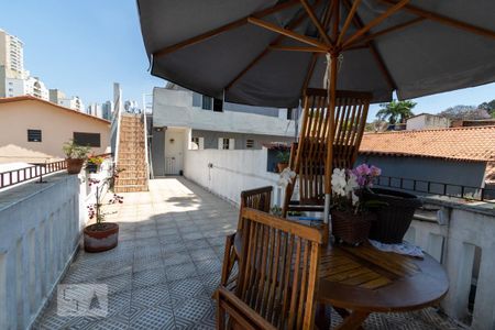 Casa para alugar com 250m², 3 quartos e 2 vagas Casa para alugar com 250m², 3 quartos e 2 vagasTerraço