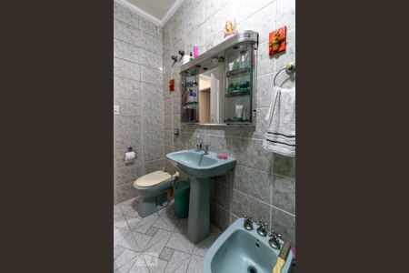 Casa para alugar com 250m², 3 quartos e 2 vagas Casa para alugar com 250m², 3 quartos e 2 vagasBanheiro social