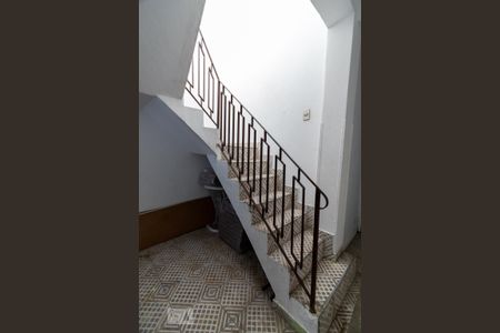 Casa para alugar com 250m², 3 quartos e 2 vagas Casa para alugar com 250m², 3 quartos e 2 vagasEscada