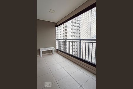 Varanda sala e área de serviço de apartamento à venda com 2 quartos, 63m² em Alphaville Empresarial, Barueri