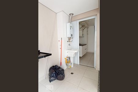 Varanda sala e área de serviço de apartamento à venda com 2 quartos, 63m² em Alphaville Empresarial, Barueri