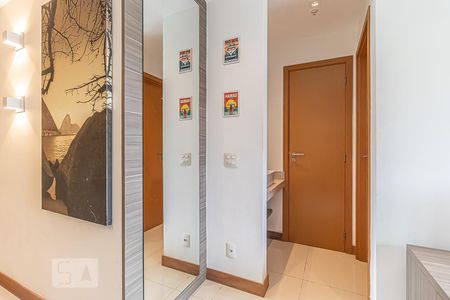 Corredor de apartamento para alugar com 1 quarto, 52m² em Jacarepaguá, Rio de Janeiro