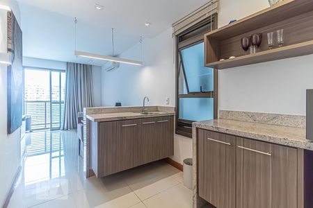 Sala/Cozinha de apartamento para alugar com 1 quarto, 52m² em Jacarepaguá, Rio de Janeiro