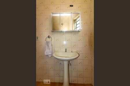 Casa à venda com 198m², 4 quartos e 1 vagaCasa 1 / Banheiro 