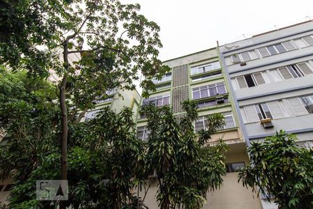 Apartamento à venda com 60m², 2 quartos e 1 vagaFachada