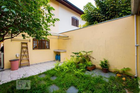 Casa à venda com 225m², 3 quartos e 4 vagasQuintal/Jardim
